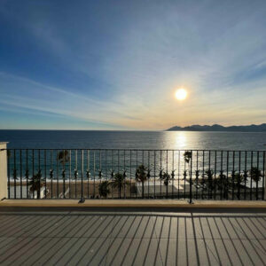[SOLD] CANNES BEACHES | WATERFRONT | 4-room Apartment 126 m2 | Terrace | Sea View | 2 Garages