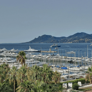 CANNES | Croisette | 4-room 100m2 renovated apartment | 5th Floor