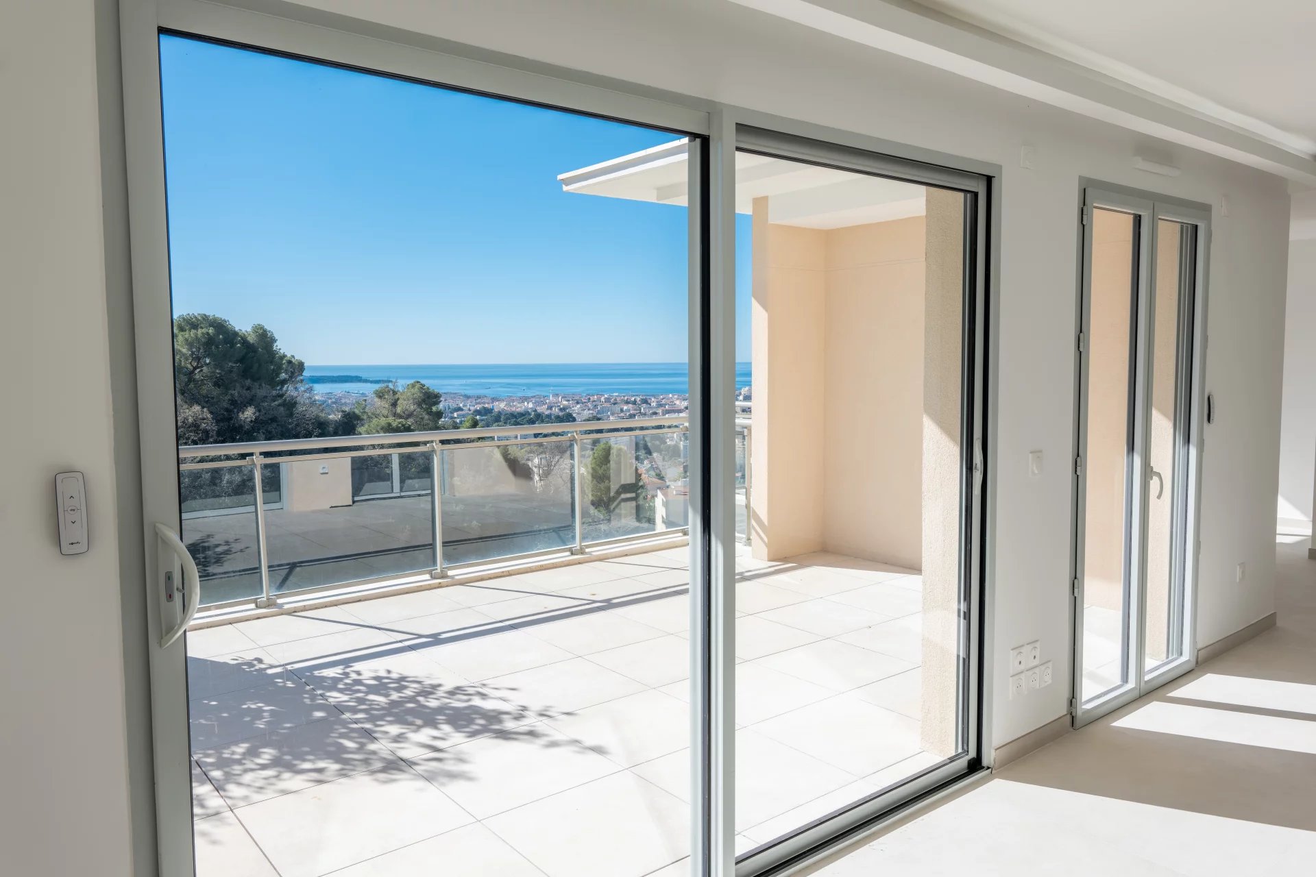 LE CANNET | New penthouse 157m2 with panoramic sea view – Image 9