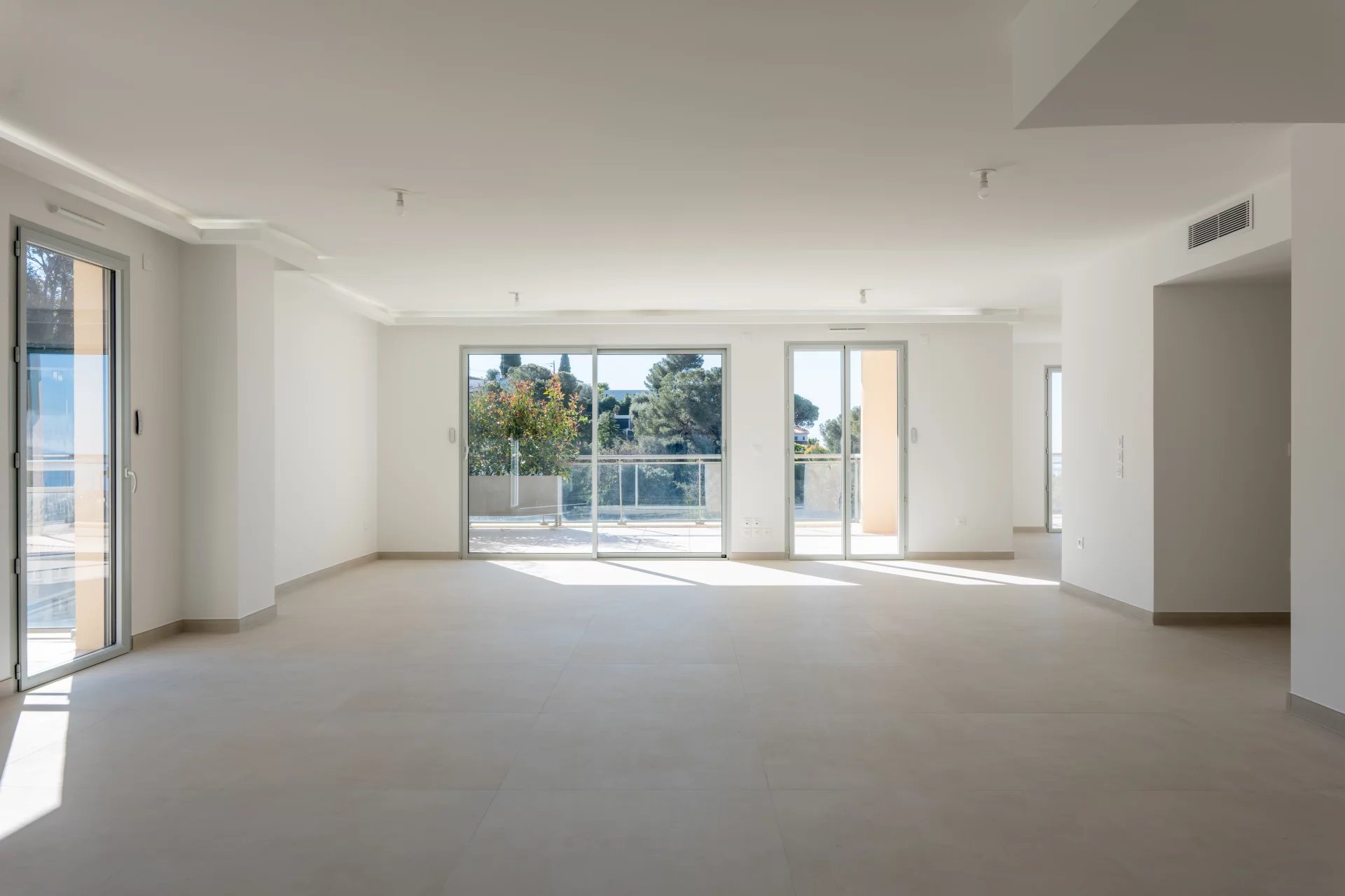 LE CANNET | New penthouse 157m2 with panoramic sea view – Image 8