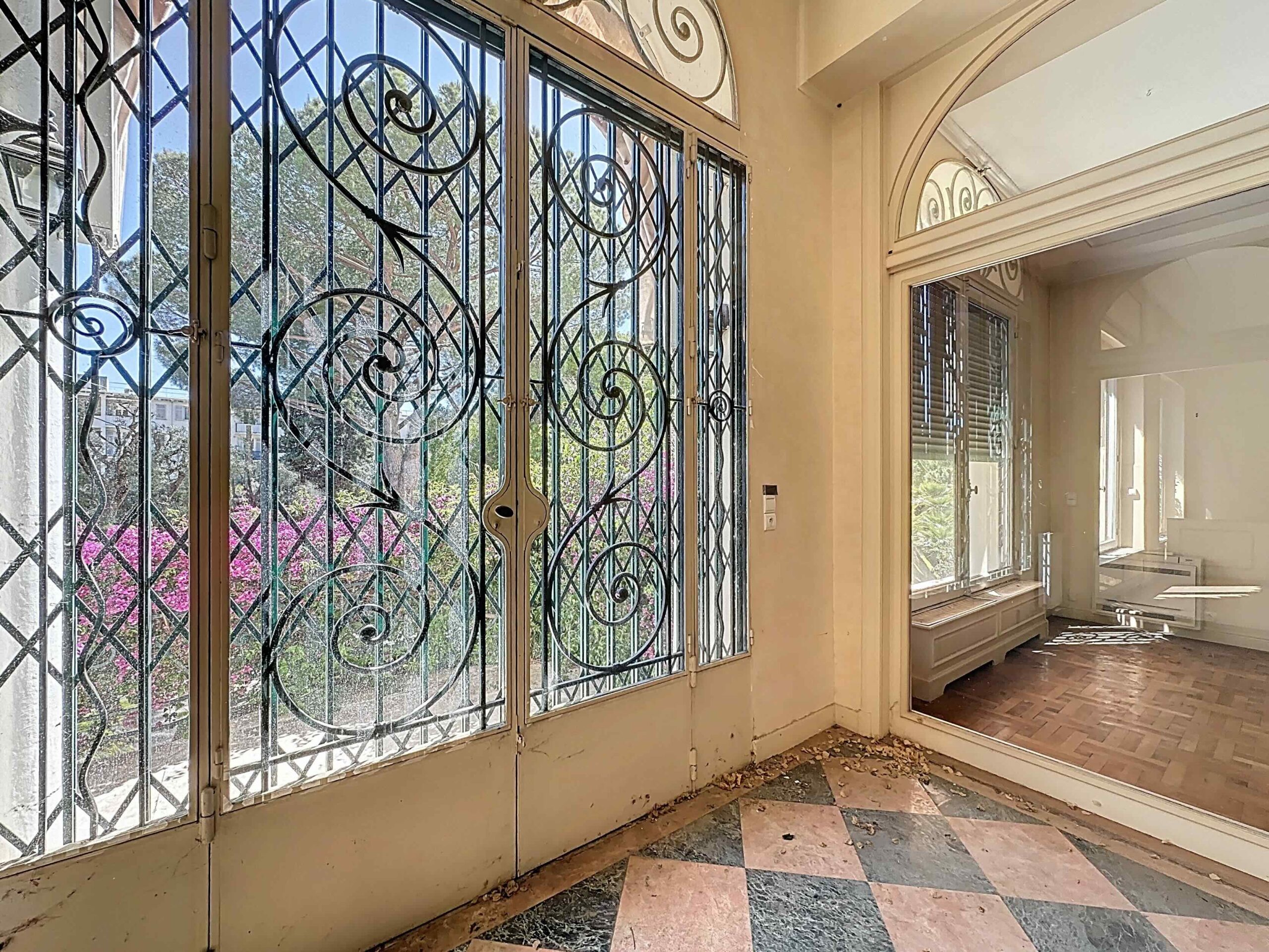 CANNES | Montrose | Bourgeois apartment of 339 m2 on the ground floor – Image 12