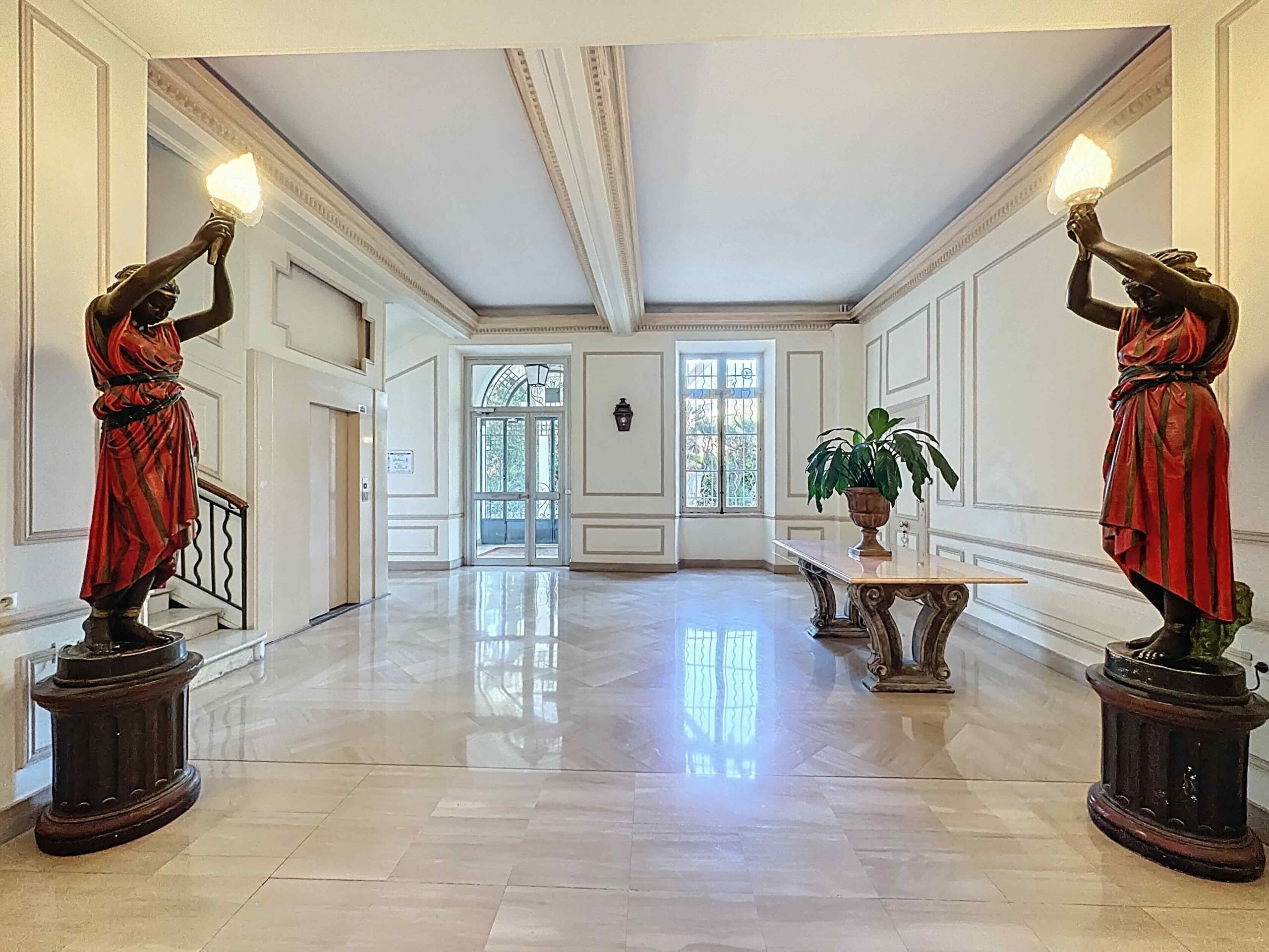 CANNES | Montrose | Bourgeois apartment of 339 m2 on the ground floor – Image 6