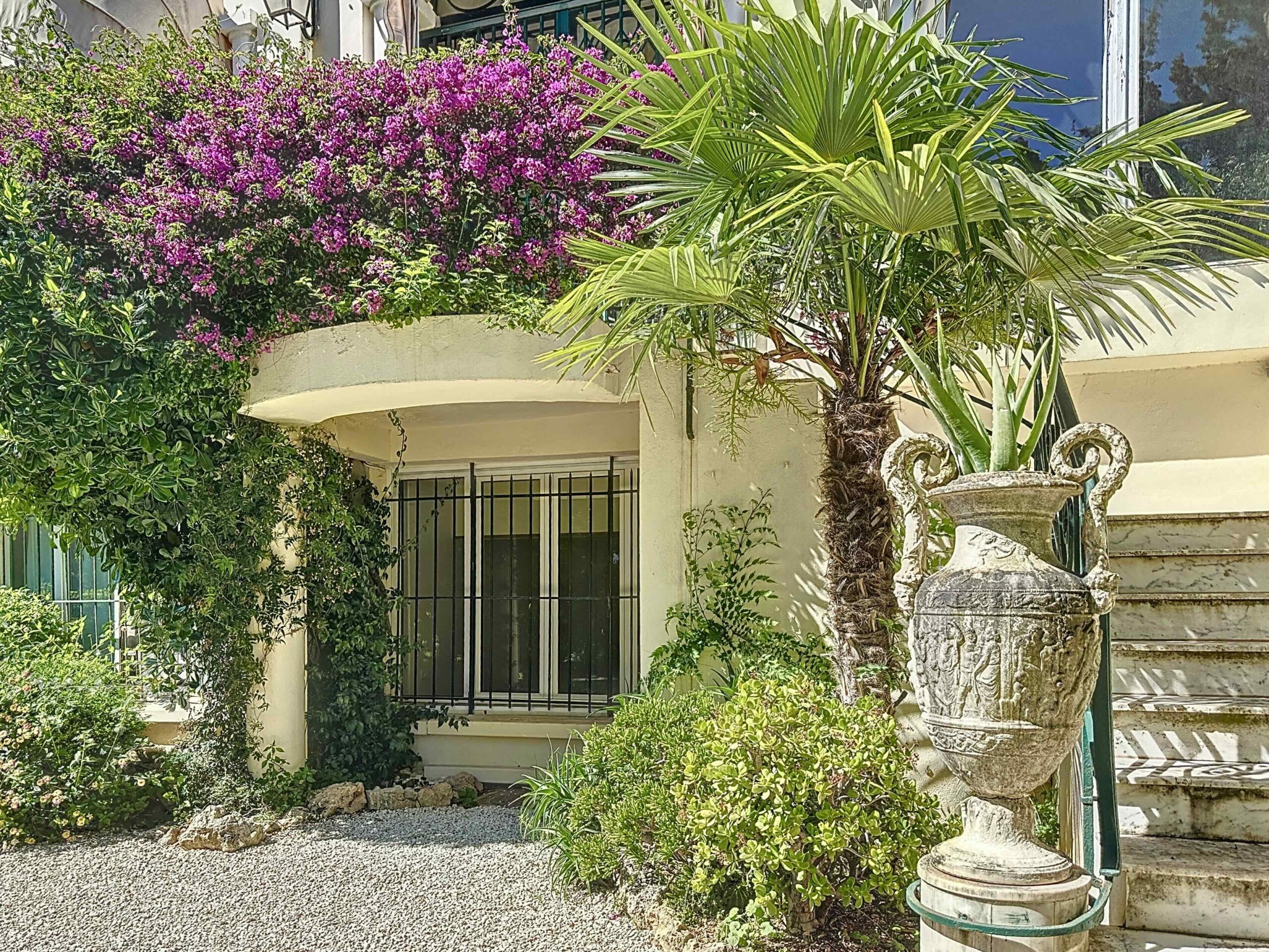 CANNES | Montrose | Bourgeois apartment of 339 m2 on the ground floor – Image 3