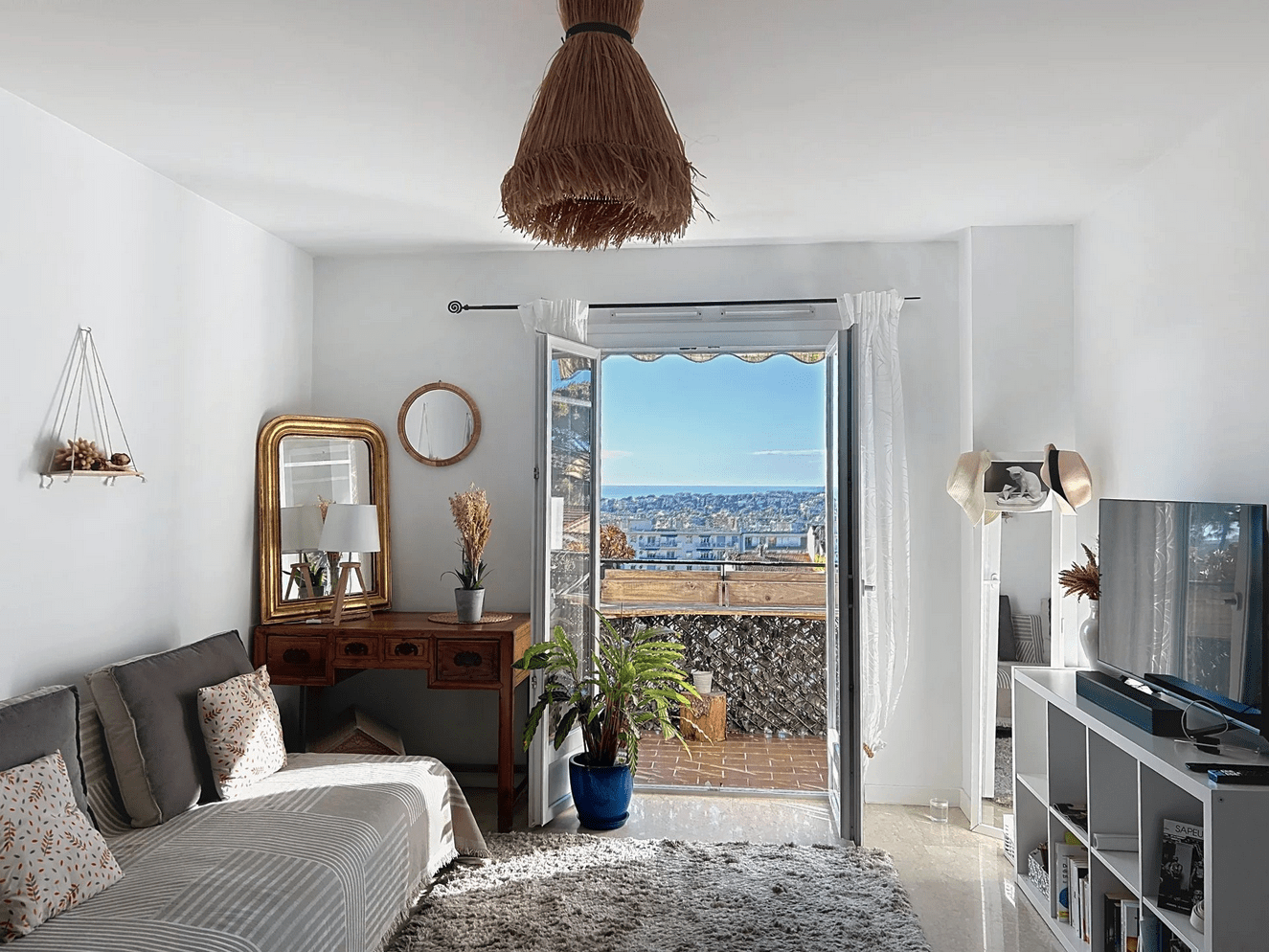 LE CANNET | Historic Center | 2-Room 48m2 | Sea View | Parking – Image 2