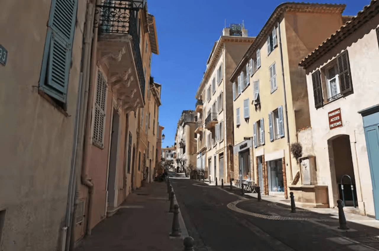 LE CANNET | Historic Center | 2-Room 48m2 | Sea View | Parking – Image 12