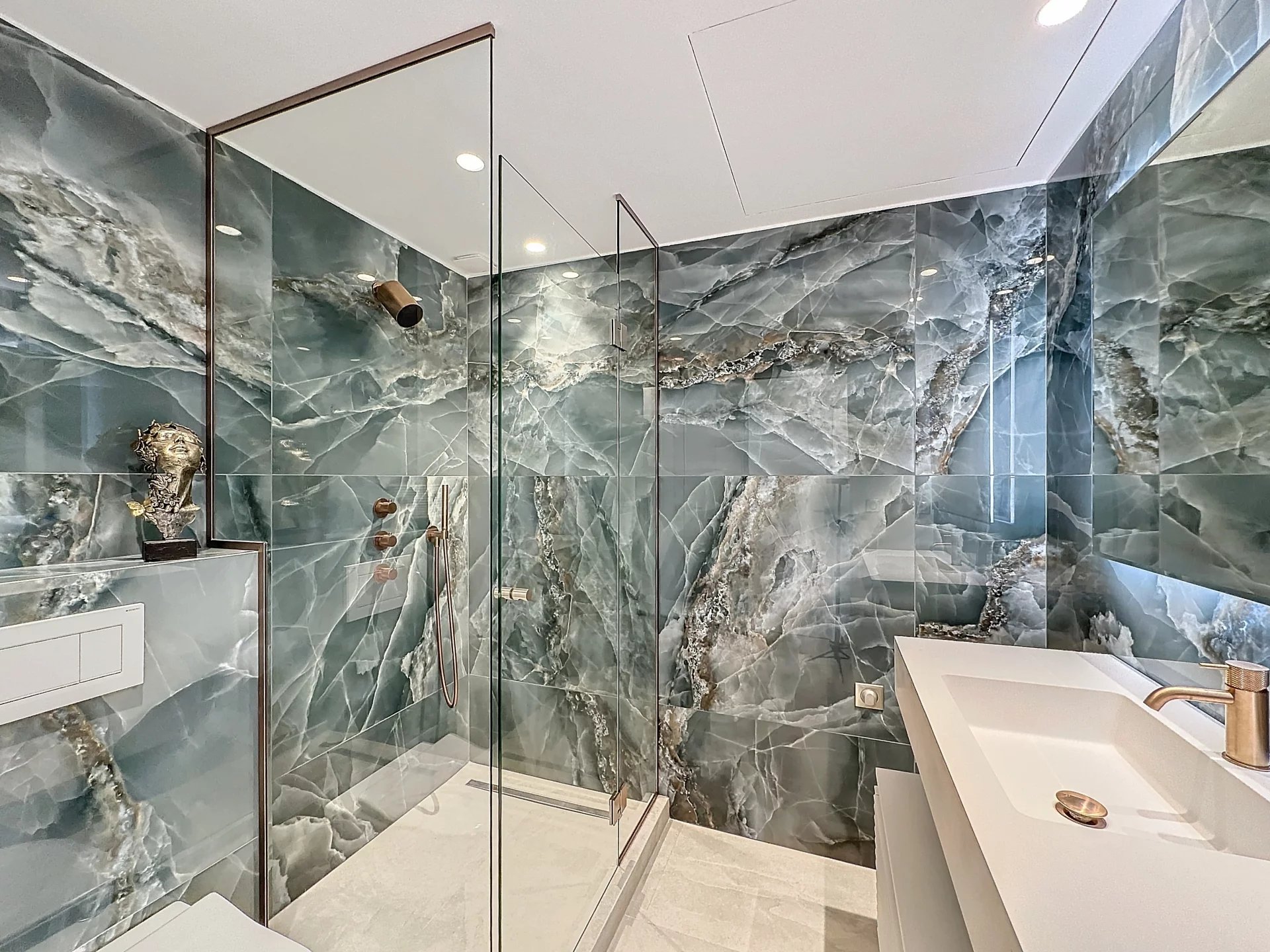 CANNES | Croisette | 4-room 107m2 | Terrace 12m2 | Sea View – Image 8