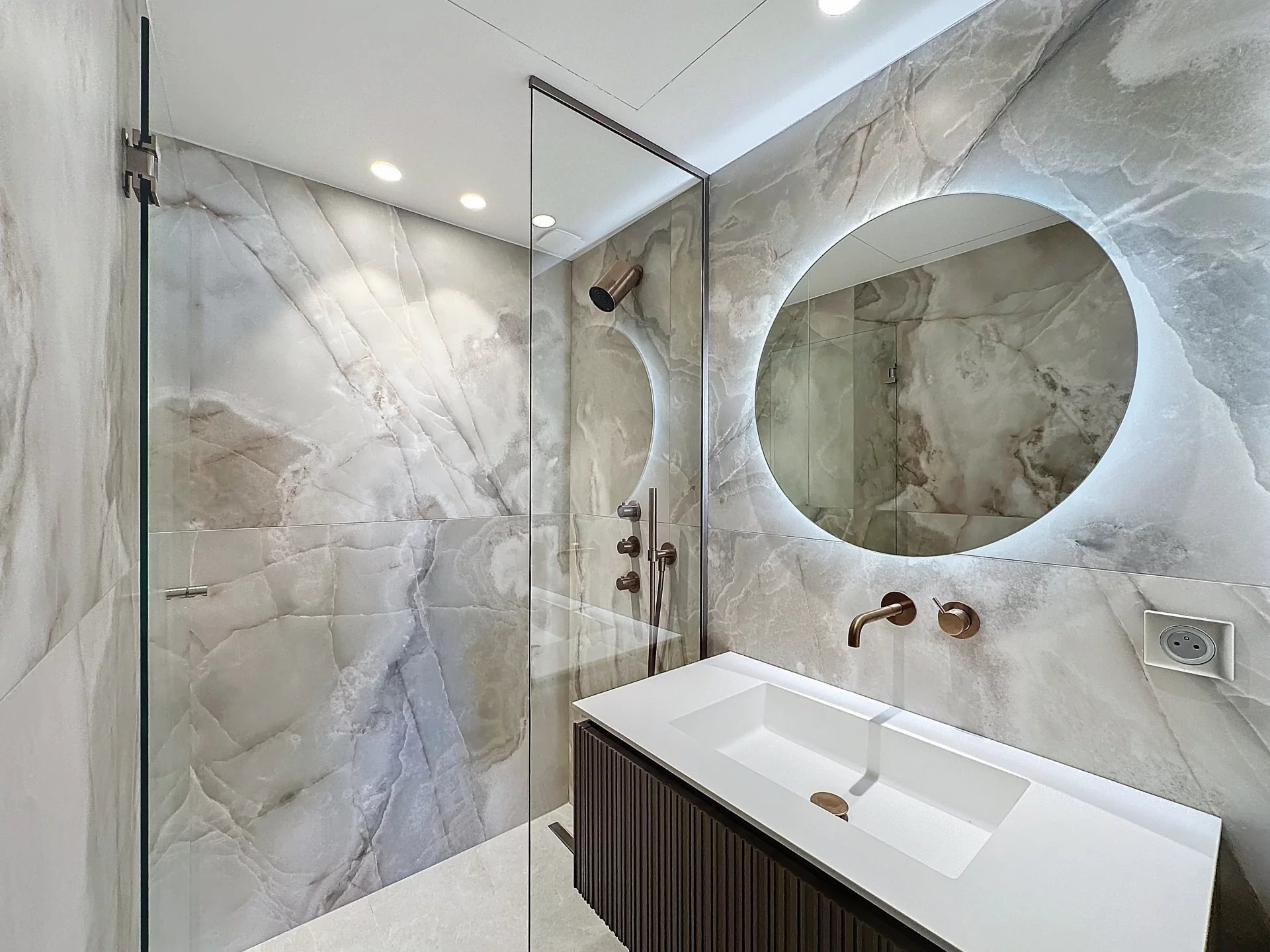 CANNES | Croisette | 4-room 107m2 | Terrace 12m2 | Sea View – Image 6