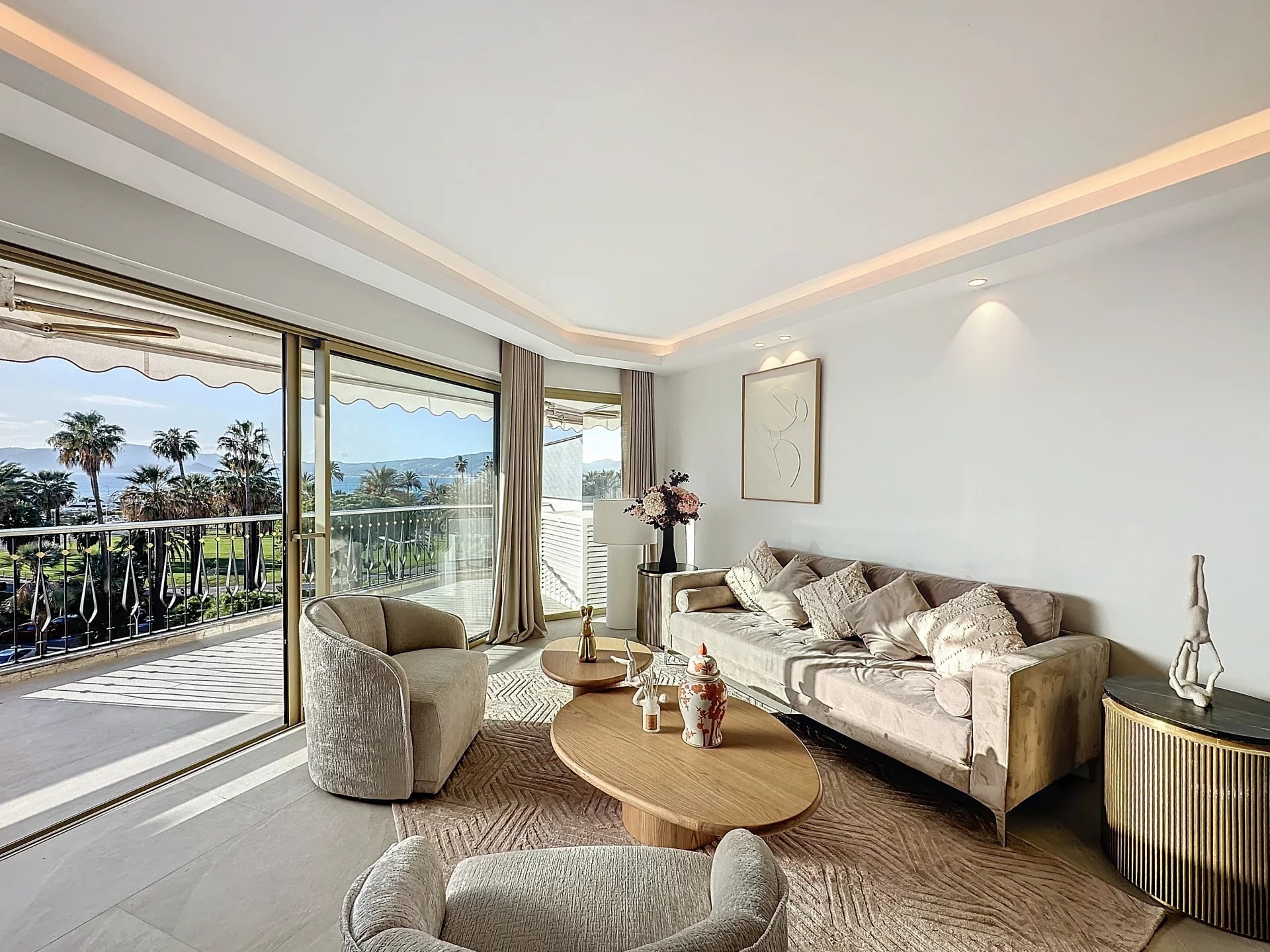 CANNES | Croisette | 4-room 107m2 | Terrace 12m2 | Sea View – Image 15