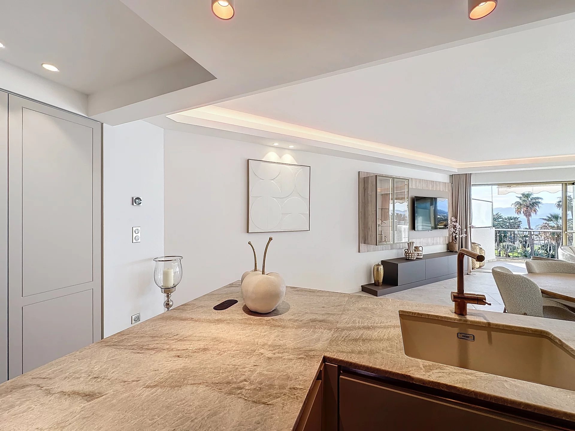 CANNES | Croisette | 4-room 107m2 | Terrace 12m2 | Sea View – Image 12