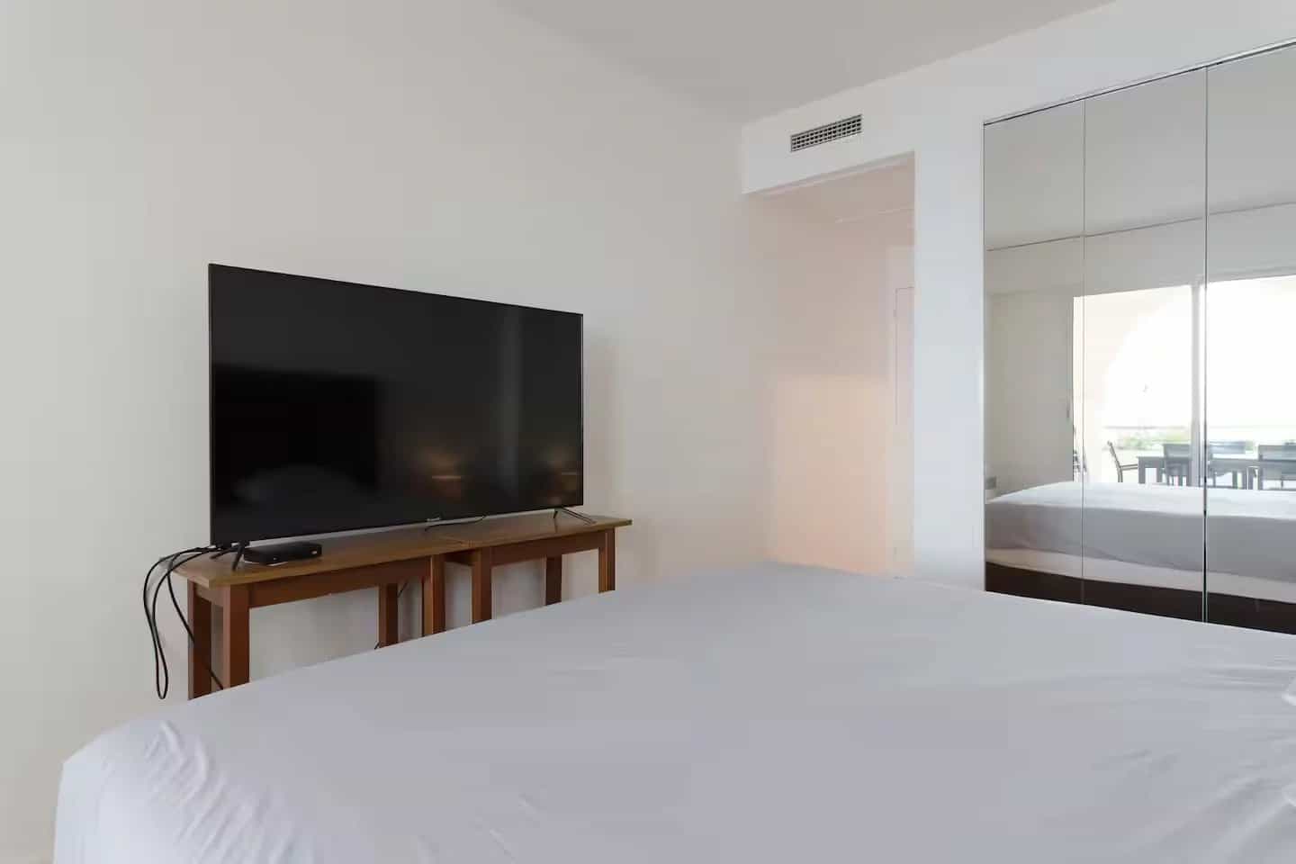 CANNES | Palm Beach | Moure Rouge | 4-room 80m2 Apartment with Terrace 15m2 | Seafront | Parking – Image 6