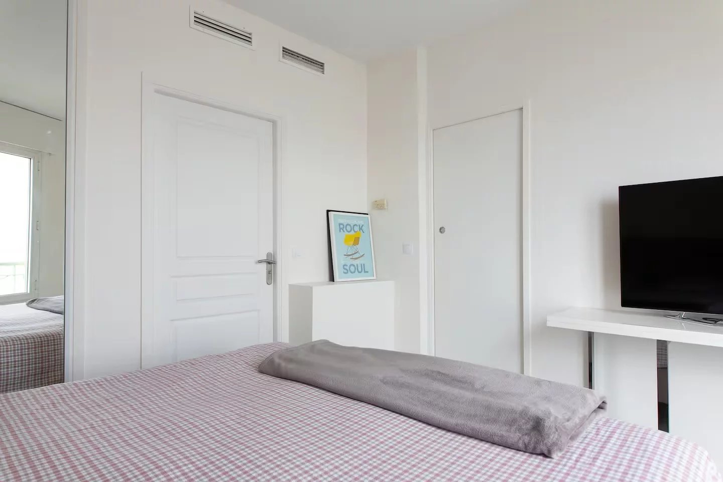 CANNES | Palm Beach | Moure Rouge | 4-room 80m2 Apartment with Terrace 15m2 | Seafront | Parking – Image 4