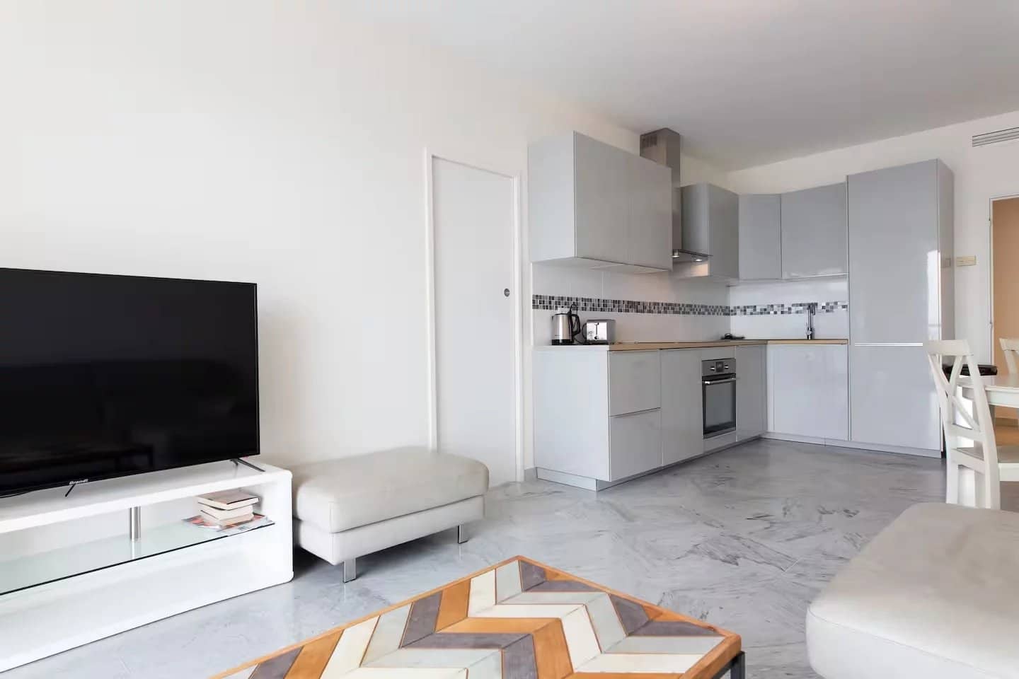 CANNES | Palm Beach | Moure Rouge | 4-room 80m2 Apartment with Terrace 15m2 | Seafront | Parking – Image 14