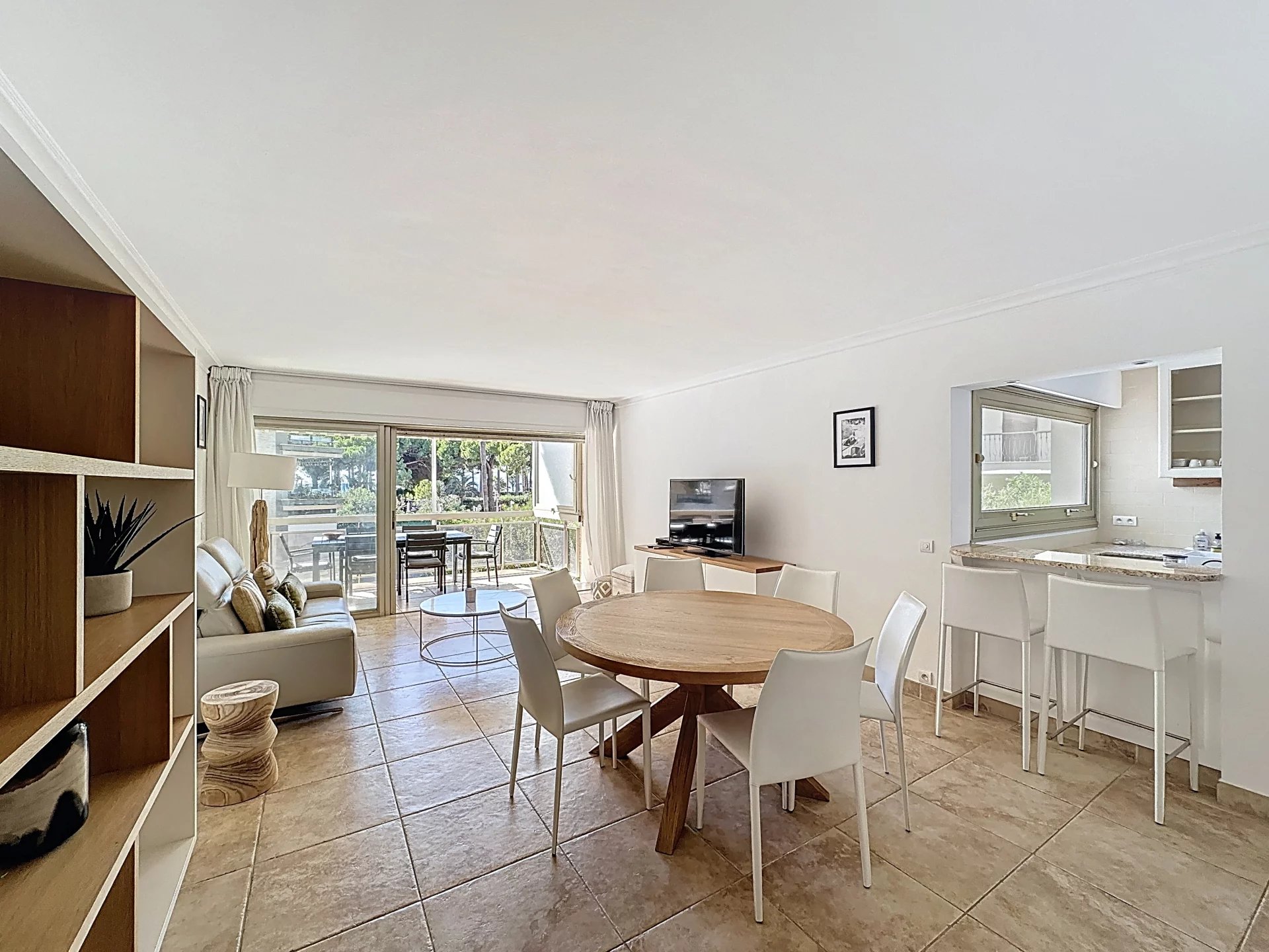 CANNES | Croisette Palm Beach | 3-Room apartment of 86 m2 + 19 m2 Terrace | Parking | Sea View – Image 4