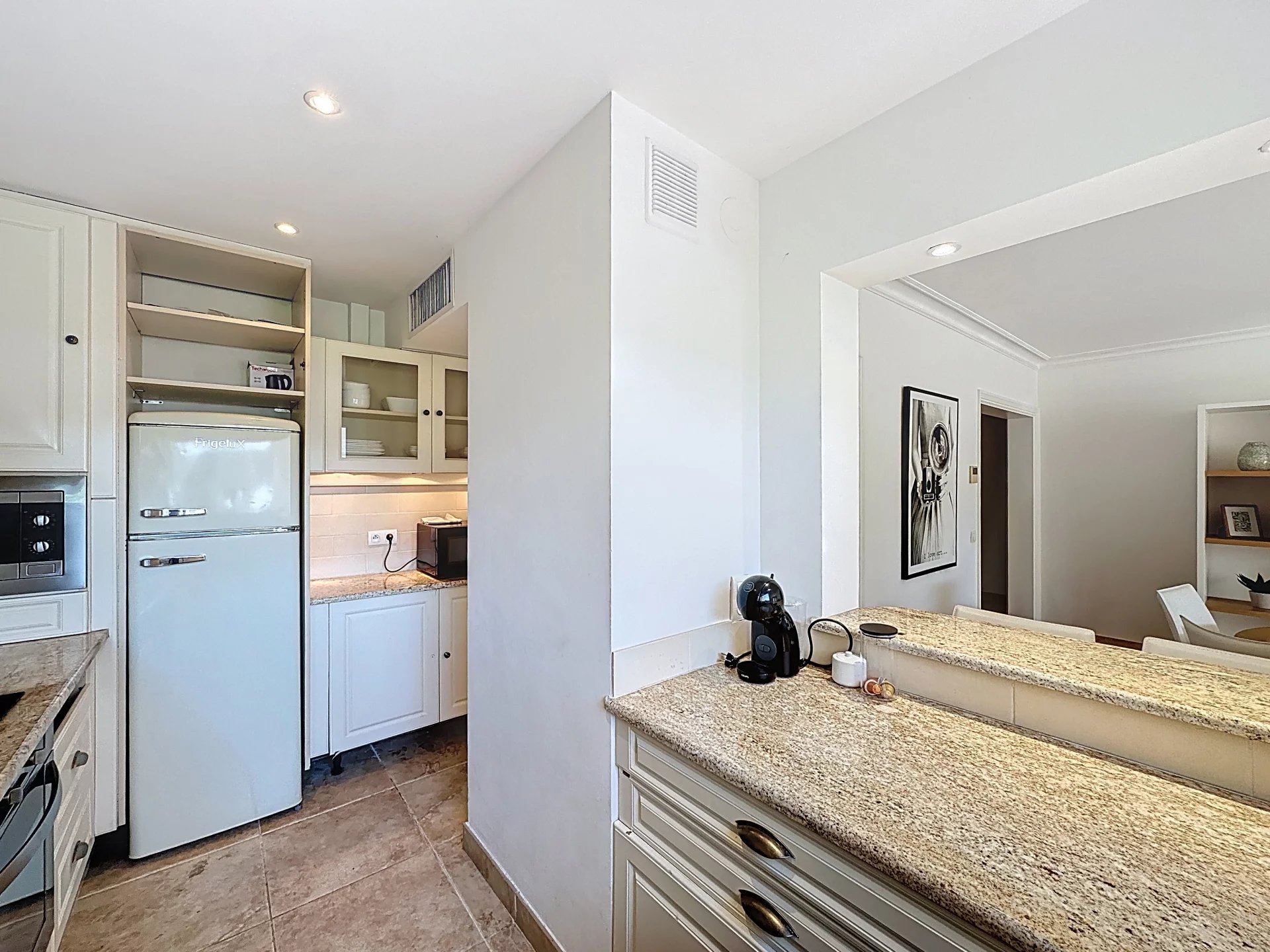 CANNES | Croisette Palm Beach | 3-Room apartment of 86 m2 + 19 m2 Terrace | Parking | Sea View – Image 9