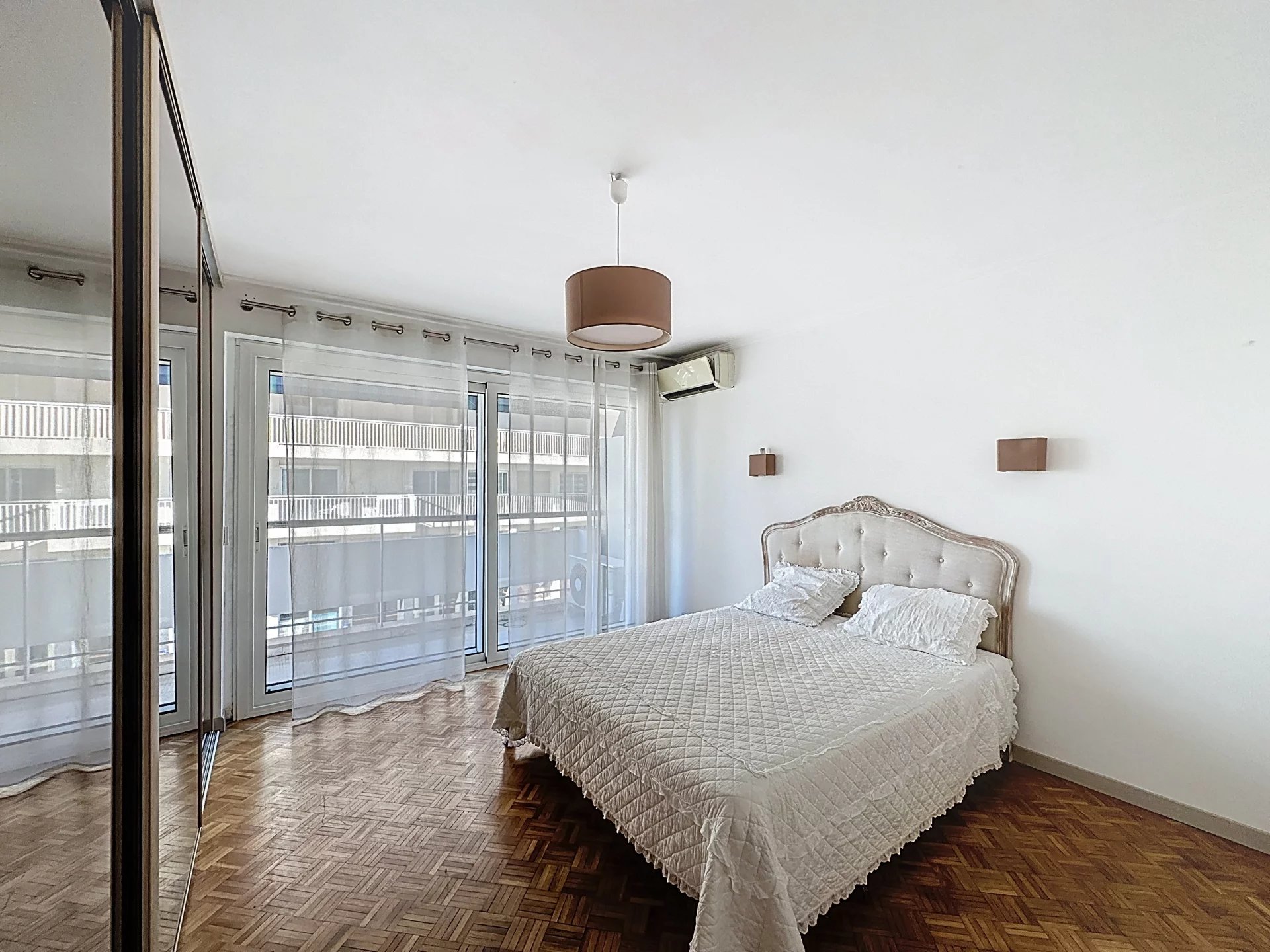 CANNES | Forville Market | Spacious South-Facing 4-room Apartment – Image 8