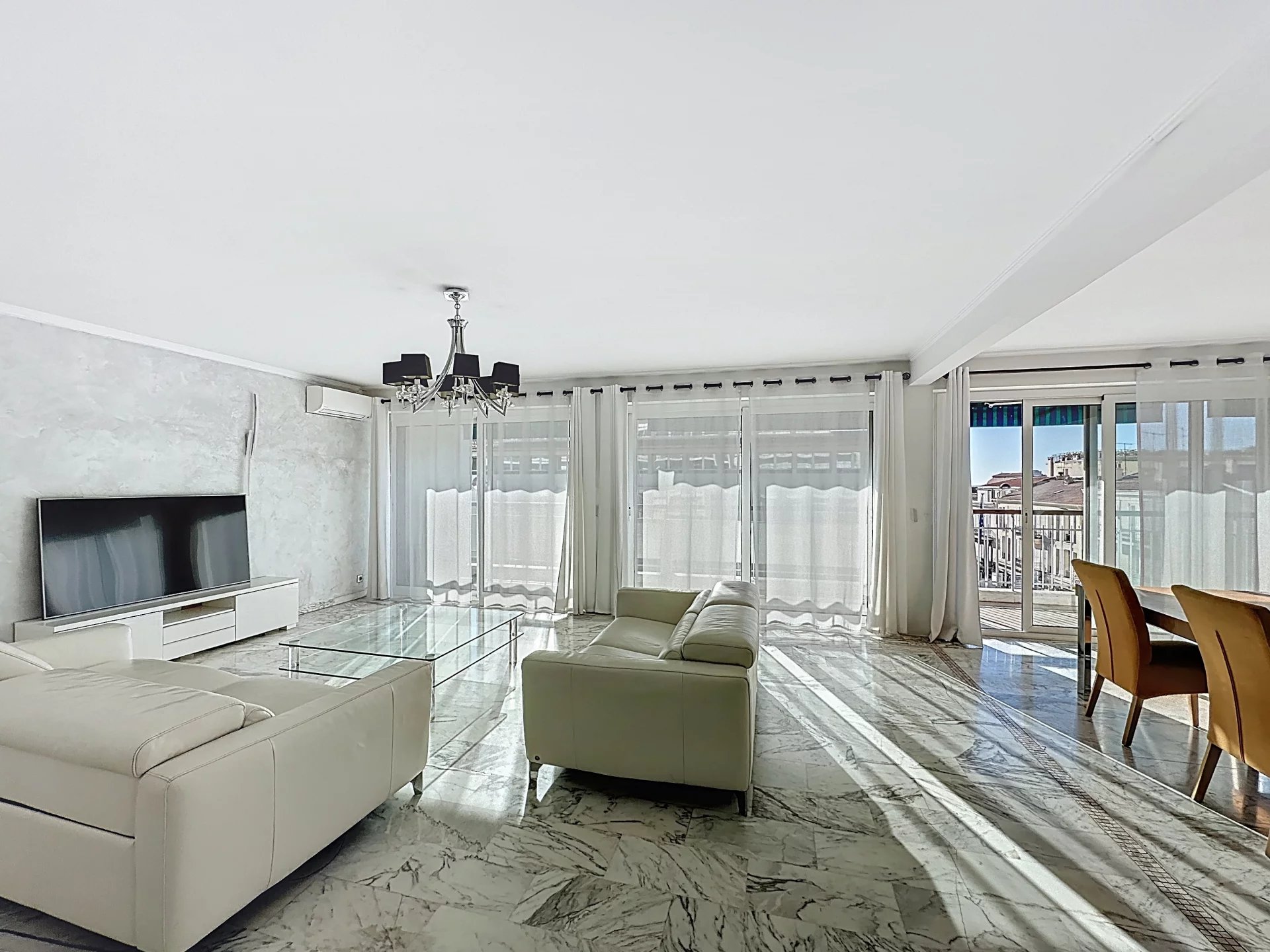 CANNES | Forville Market | Spacious South-Facing 4-room Apartment – Image 18