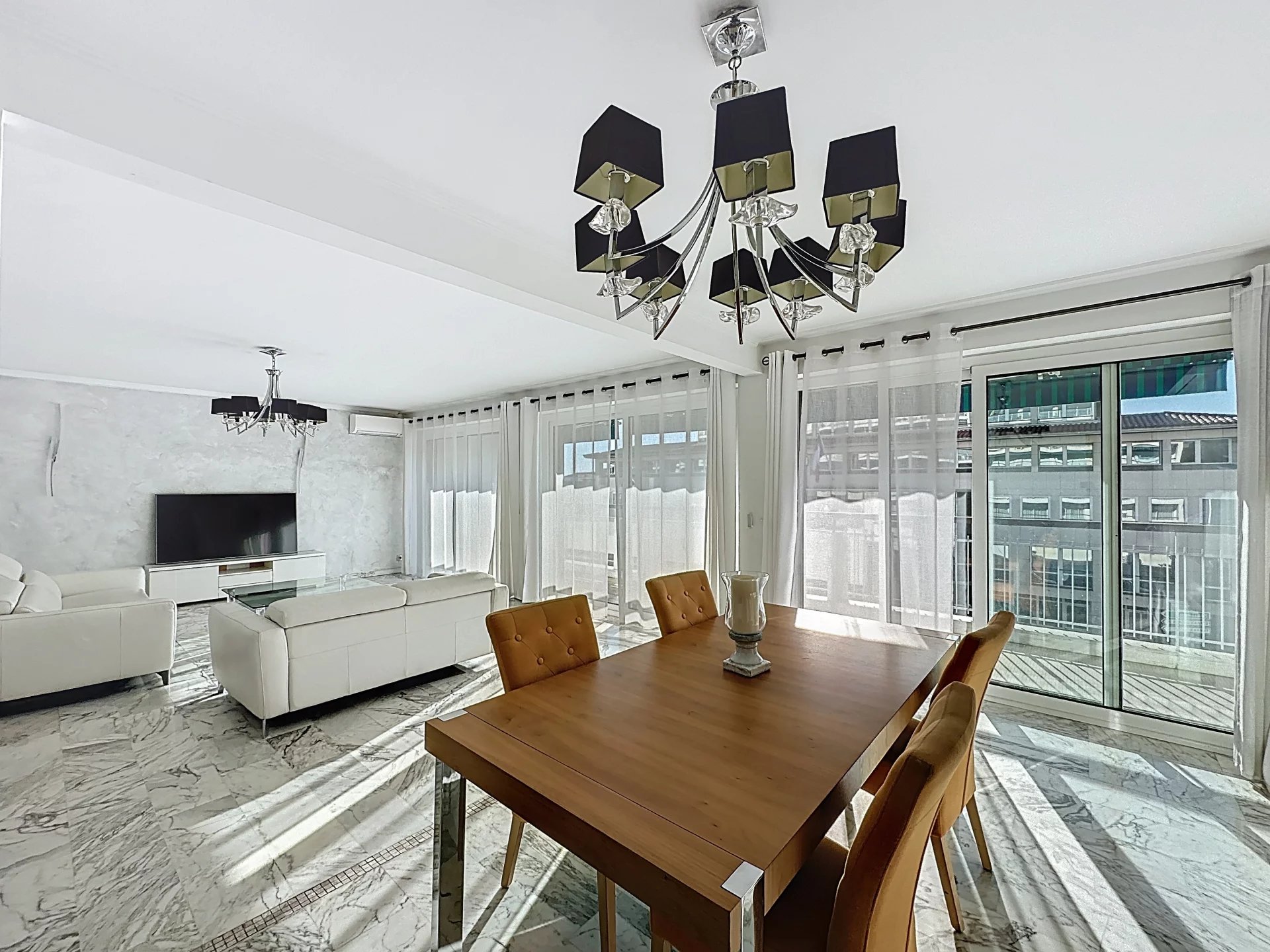 CANNES | Forville Market | Spacious South-Facing 4-room Apartment – Image 17