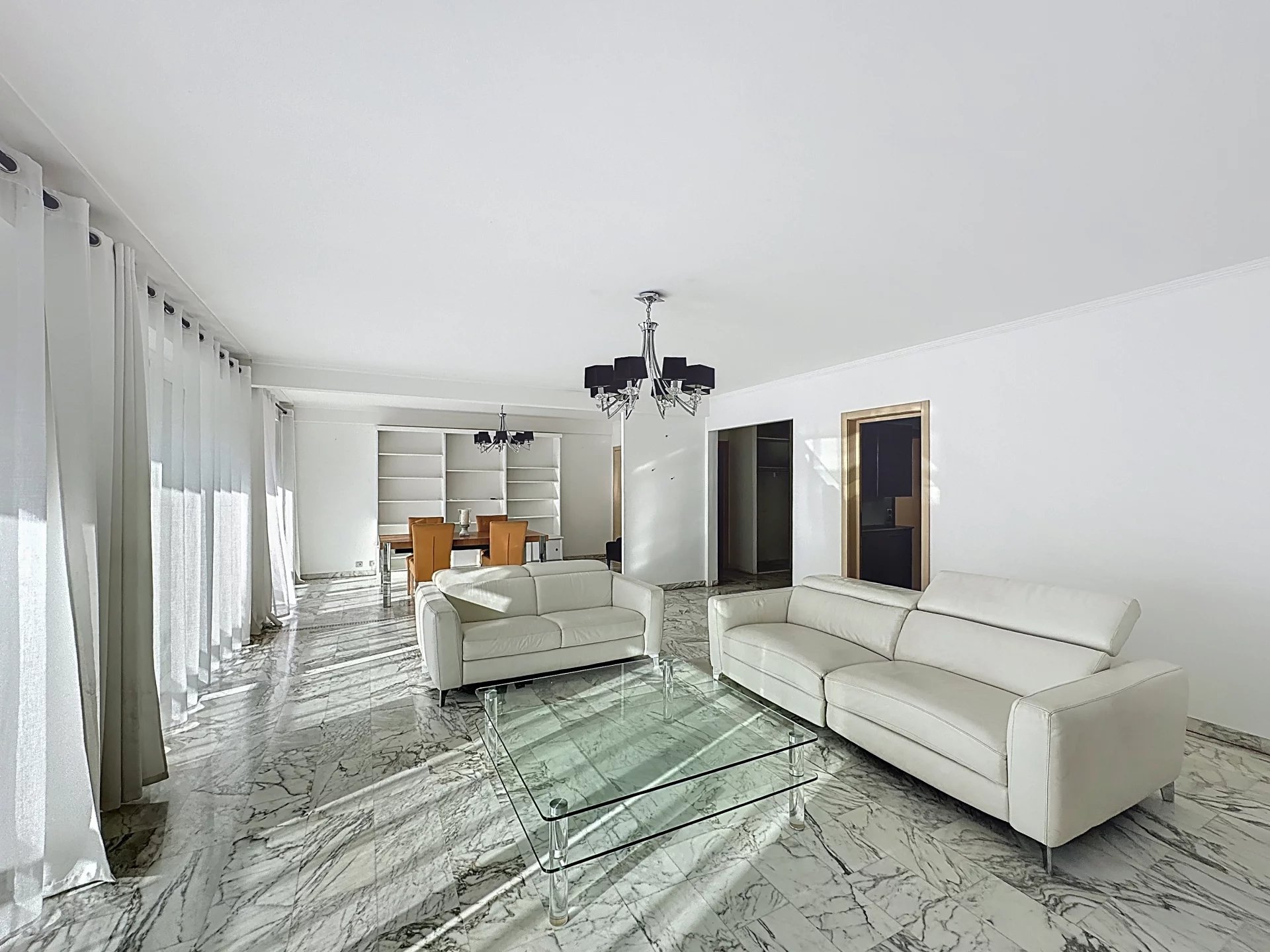 CANNES | Forville Market | Spacious South-Facing 4-room Apartment – Image 15