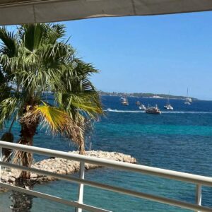 CANNES | Palm Beach | Moure Rouge | 4-room 118m2 Apartment with Terrace 28m2 | Seafront | Parking