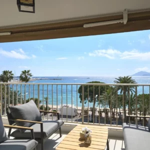 CANNES | Croisette | 3-room renovated 70m2 Apartment with Terrace 10m2 | Panoramic Sea View | Cellar